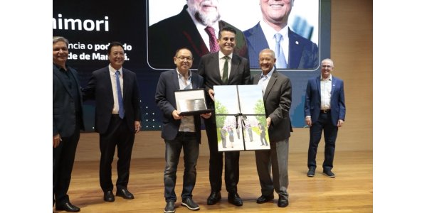 Ao celebrar o t&iacute;tulo de Capital Nacional do Associativismo, Maring&aacute; homenageia parlamentares 