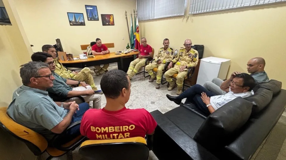 Cocamar doa placas de resgate ao Corpo de Bombeiros de Maring&aacute;