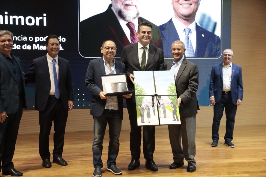 Ao celebrar o t&iacute;tulo de Capital Nacional do Associativismo, Maring&aacute; homenageia parlamentares 