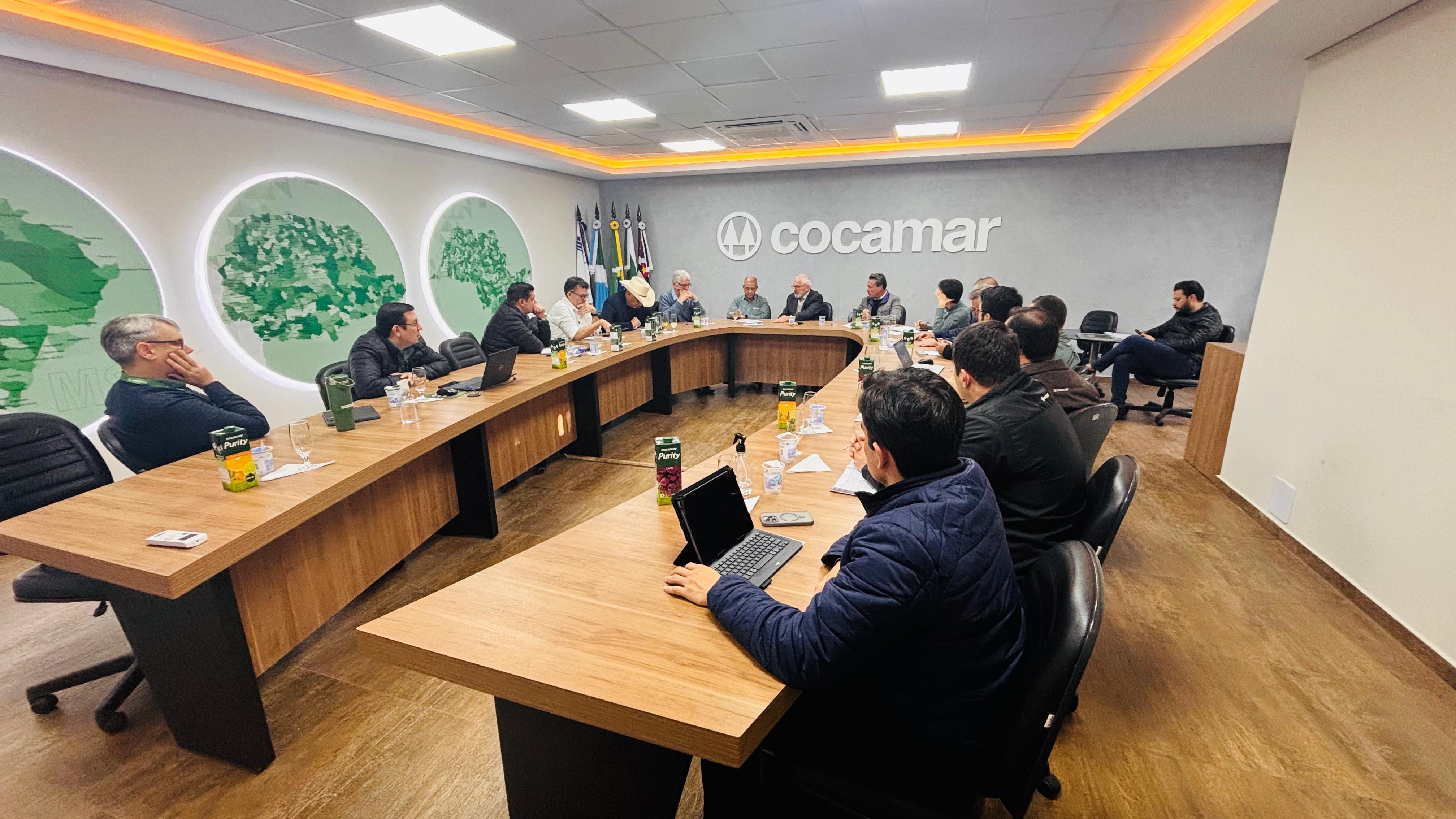 Três secretários de Estado visitam a Cocamar para fomentar o desenvolvimento de setores agropecuários  