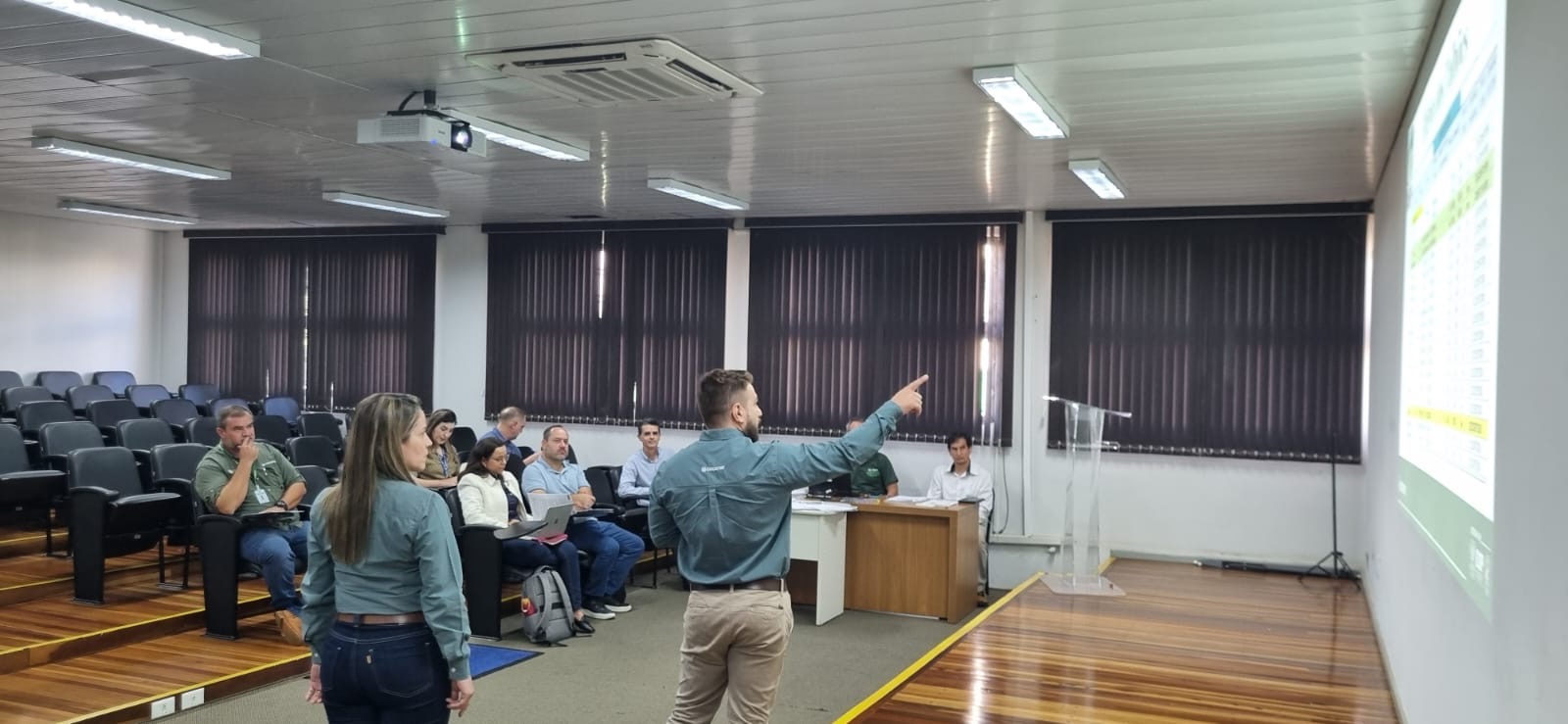 Apresentação de trabalhos finaliza Programa de Capacitação em ILPF